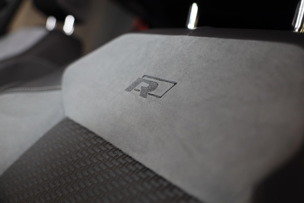 Volkswagen T-Roc 1.5 TSI Sport Business R Line / AUT / ACC / Virtual Cockpit / Camera / Navi / Dode Hoek / Led / Pdc / 19 Inch Volkswagen T-Roc 1.5 TSI Sport Business R Line / AUT / ACC / Virtual Cockpit / Camera / Navi / Dode Hoek / Led / Pdc / 19 Inch