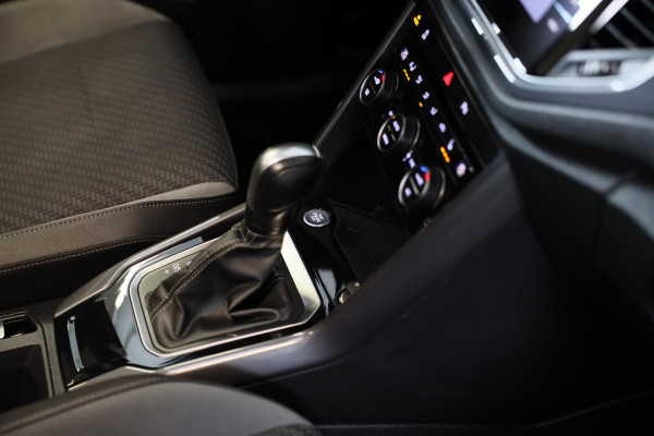 Volkswagen T-Roc 1.5 TSI Sport Business R Line / AUT / ACC / Virtual Cockpit / Camera / Navi / Dode Hoek / Led / Pdc / 19 Inch Volkswagen T-Roc 1.5 TSI Sport Business R Line / AUT / ACC / Virtual Cockpit / Camera / Navi / Dode Hoek / Led / Pdc / 19 Inch