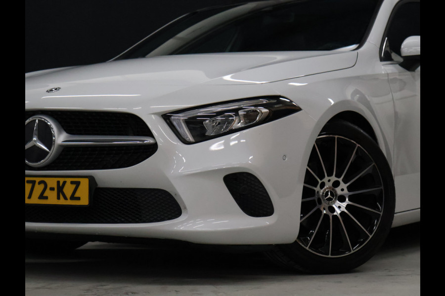 Mercedes-Benz A-Klasse 180 Sport *WEEKAANBIEDING* [SCHUIFKANTELDAK, CRUISE CONTROL, CAMERA, PDC 360, APPLE CARPLAY, ANDROID AUTO, STOELVERWARMING, NIEUWSTAAT]