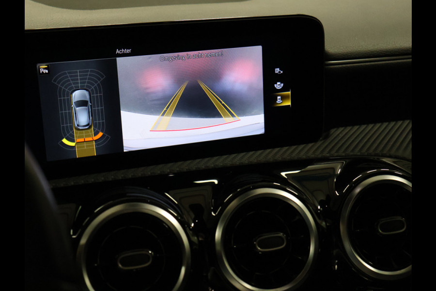 Mercedes-Benz A-Klasse 180 Sport *WEEKAANBIEDING* [SCHUIFKANTELDAK, CRUISE CONTROL, CAMERA, PDC 360, APPLE CARPLAY, ANDROID AUTO, STOELVERWARMING, NIEUWSTAAT]