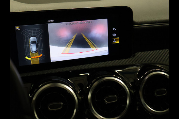 Mercedes-Benz A-Klasse 180 Sport *WEEKAANBIEDING* [SCHUIFKANTELDAK, CRUISE CONTROL, CAMERA, PDC 360, APPLE CARPLAY, ANDROID AUTO, STOELVERWARMING, NIEUWSTAAT]