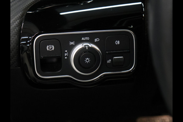 Mercedes-Benz A-Klasse 180 Sport *WEEKAANBIEDING* [SCHUIFKANTELDAK, CRUISE CONTROL, CAMERA, PDC 360, APPLE CARPLAY, ANDROID AUTO, STOELVERWARMING, NIEUWSTAAT]