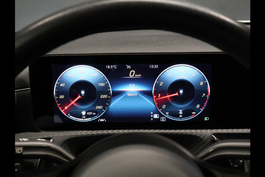 Mercedes-Benz A-Klasse 180 Sport *WEEKAANBIEDING* [SCHUIFKANTELDAK, CRUISE CONTROL, CAMERA, PDC 360, APPLE CARPLAY, ANDROID AUTO, STOELVERWARMING, NIEUWSTAAT]
