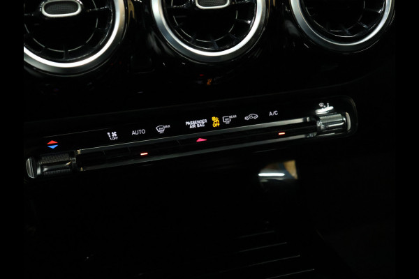 Mercedes-Benz A-Klasse 180 Sport *WEEKAANBIEDING* [SCHUIFKANTELDAK, CRUISE CONTROL, CAMERA, PDC 360, APPLE CARPLAY, ANDROID AUTO, STOELVERWARMING, NIEUWSTAAT]