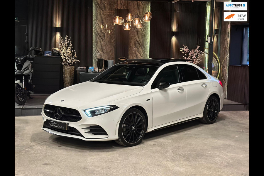 Mercedes-Benz A-Klasse 250 e AMG|Black pakket|PANO|BOMVOL! Mercedes-Benz A-Klasse 250 e AMG|Black pakket|PANO|BOMVOL!