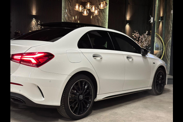 Mercedes-Benz A-Klasse 250 e AMG|Black pakket|PANO|BOMVOL! Mercedes-Benz A-Klasse 250 e AMG|Black pakket|PANO|BOMVOL!