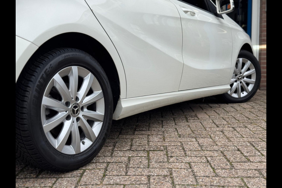 Mercedes-Benz A-Klasse 180 Prestige 2017 AUT NAVI LEDER NAP! Mercedes-Benz A-Klasse 180 Prestige 2017 AUT NAVI LEDER NAP!