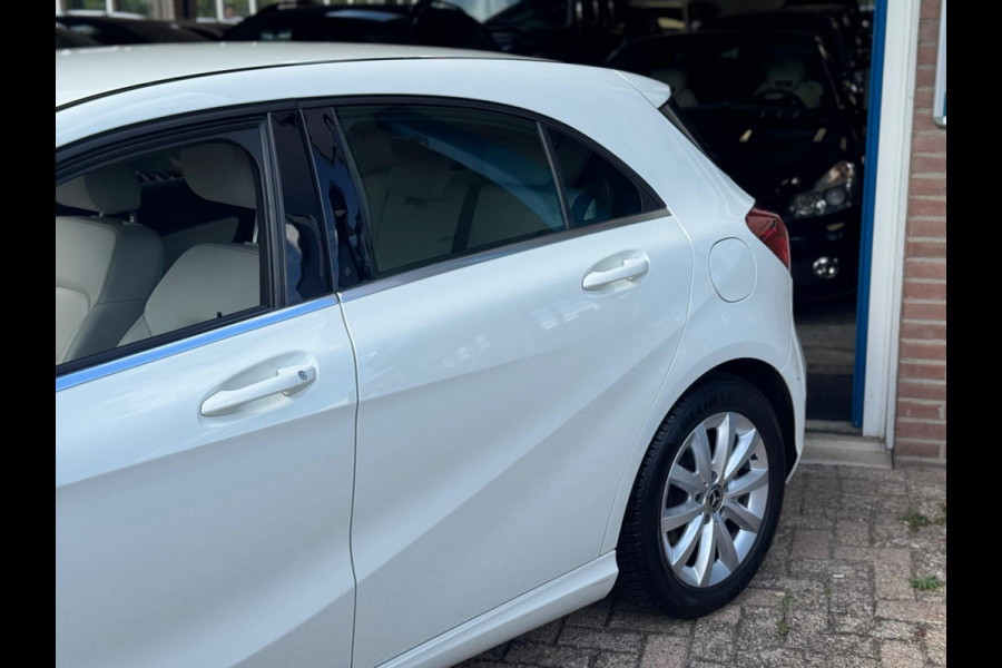 Mercedes-Benz A-Klasse 180 Prestige 2017 AUT NAVI LEDER NAP! Mercedes-Benz A-Klasse 180 Prestige 2017 AUT NAVI LEDER NAP!