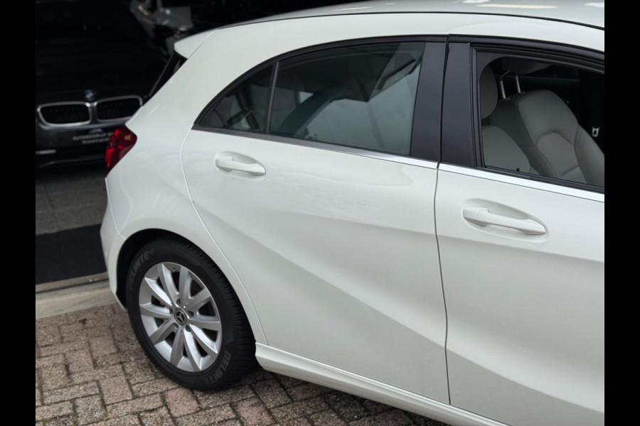 Mercedes-Benz A-Klasse 180 Prestige 2017 AUT NAVI LEDER NAP! Mercedes-Benz A-Klasse 180 Prestige 2017 AUT NAVI LEDER NAP!