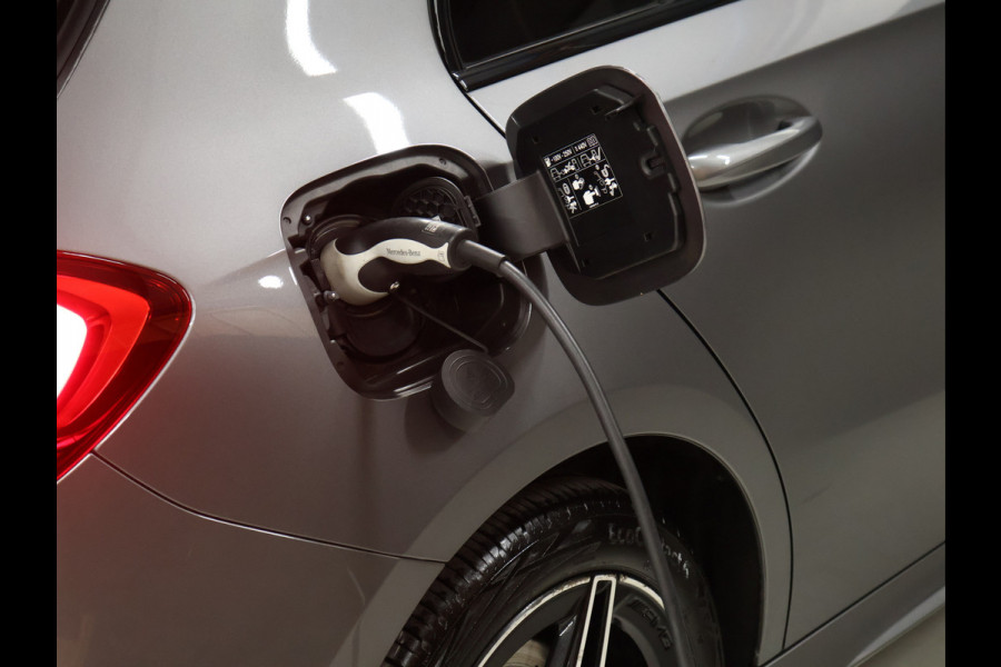 Mercedes-Benz A-Klasse 250 e Business Solution AMG Limited [TREKHAAK AFNEEMBAAR, CAMERA, SFEERVERLICHTING, STOELVERWARMING, BLUETOOTH, CRUISE, CLIMATE, NIEUWSTAAT]