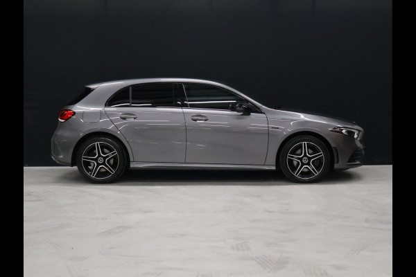 Mercedes-Benz A-Klasse 250 e Business Solution AMG Limited [TREKHAAK AFNEEMBAAR, CAMERA, SFEERVERLICHTING, STOELVERWARMING, BLUETOOTH, CRUISE, CLIMATE, NIEUWSTAAT]