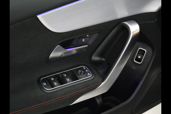 Mercedes-Benz A-Klasse 250 e Business Solution AMG Limited [TREKHAAK AFNEEMBAAR, CAMERA, SFEERVERLICHTING, STOELVERWARMING, BLUETOOTH, CRUISE, CLIMATE, NIEUWSTAAT]