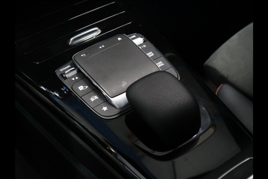 Mercedes-Benz A-Klasse 250 e Business Solution AMG Limited [TREKHAAK AFNEEMBAAR, CAMERA, SFEERVERLICHTING, STOELVERWARMING, BLUETOOTH, CRUISE, CLIMATE, NIEUWSTAAT]