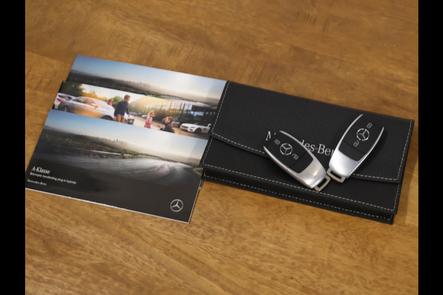 Mercedes-Benz A-Klasse 250 e Business Solution AMG Limited [TREKHAAK AFNEEMBAAR, CAMERA, SFEERVERLICHTING, STOELVERWARMING, BLUETOOTH, CRUISE, CLIMATE, NIEUWSTAAT]