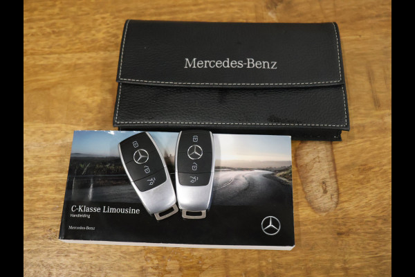 Mercedes-Benz C-Klasse 180 AMG Sport NW MODEL [SCHUIFKANTELDAK, SFEERVERLICHTING, APPLE CARPLAY, ANDROID, CAMERA, STOELVERWARMING, VOL LEDER, CRUISE, CLIMATE, NIEUWSTAAT]