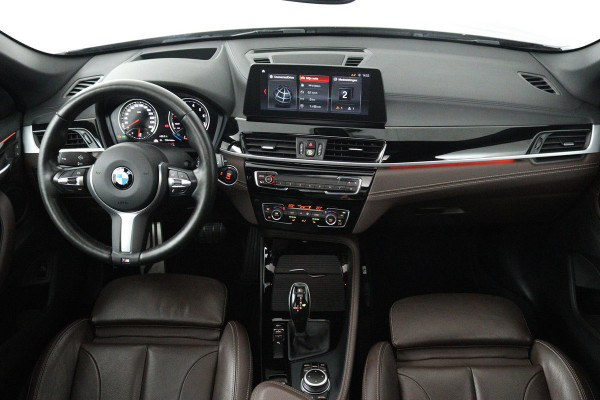BMW X1 SDrive20i High Executive Edition (PANORAMADAK, STOELVERWARMING, HEAD-UP, CRUISE CONTROL, PARKEERSENSOREN, DEALER ONDERHOUD) BMW X1 SDrive20i High Executive Edition (PANORAMADAK, STOELVERWARMING, HEAD-UP, CRUISE CONTROL, PARKEERSENSOREN, DEALER ONDERHOUD)