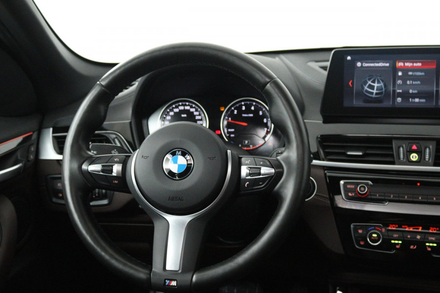 BMW X1 SDrive20i High Executive Edition (PANORAMADAK, STOELVERWARMING, HEAD-UP, CRUISE CONTROL, PARKEERSENSOREN, DEALER ONDERHOUD) BMW X1 SDrive20i High Executive Edition (PANORAMADAK, STOELVERWARMING, HEAD-UP, CRUISE CONTROL, PARKEERSENSOREN, DEALER ONDERHOUD)