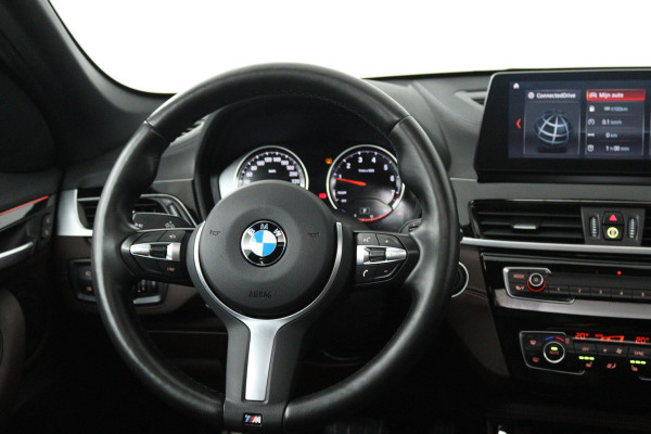 BMW X1 SDrive20i High Executive Edition (PANORAMADAK, STOELVERWARMING, HEAD-UP, CRUISE CONTROL, PARKEERSENSOREN, DEALER ONDERHOUD) BMW X1 SDrive20i High Executive Edition (PANORAMADAK, STOELVERWARMING, HEAD-UP, CRUISE CONTROL, PARKEERSENSOREN, DEALER ONDERHOUD)