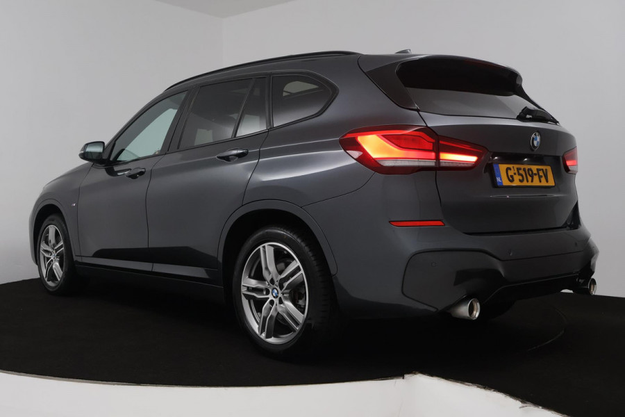 BMW X1 SDrive20i High Executive Edition (PANORAMADAK, STOELVERWARMING, HEAD-UP, CRUISE CONTROL, PARKEERSENSOREN, DEALER ONDERHOUD) BMW X1 SDrive20i High Executive Edition (PANORAMADAK, STOELVERWARMING, HEAD-UP, CRUISE CONTROL, PARKEERSENSOREN, DEALER ONDERHOUD)