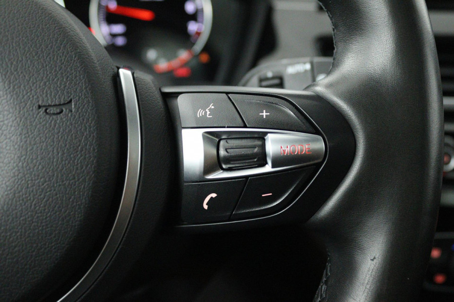 BMW X1 SDrive20i High Executive Edition (PANORAMADAK, STOELVERWARMING, HEAD-UP, CRUISE CONTROL, PARKEERSENSOREN, DEALER ONDERHOUD) BMW X1 SDrive20i High Executive Edition (PANORAMADAK, STOELVERWARMING, HEAD-UP, CRUISE CONTROL, PARKEERSENSOREN, DEALER ONDERHOUD)