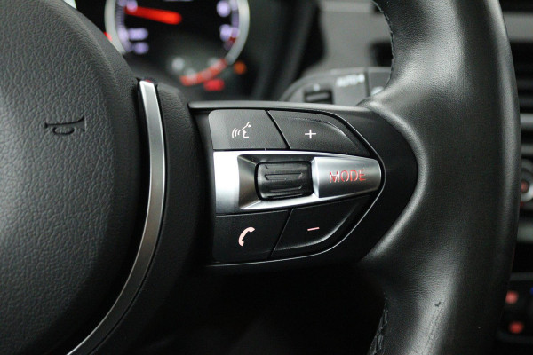 BMW X1 SDrive20i High Executive Edition (PANORAMADAK, STOELVERWARMING, HEAD-UP, CRUISE CONTROL, PARKEERSENSOREN, DEALER ONDERHOUD) BMW X1 SDrive20i High Executive Edition (PANORAMADAK, STOELVERWARMING, HEAD-UP, CRUISE CONTROL, PARKEERSENSOREN, DEALER ONDERHOUD)