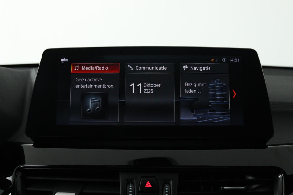 BMW X1 SDrive20i High Executive Edition (PANORAMADAK, STOELVERWARMING, HEAD-UP, CRUISE CONTROL, PARKEERSENSOREN, DEALER ONDERHOUD) BMW X1 SDrive20i High Executive Edition (PANORAMADAK, STOELVERWARMING, HEAD-UP, CRUISE CONTROL, PARKEERSENSOREN, DEALER ONDERHOUD)