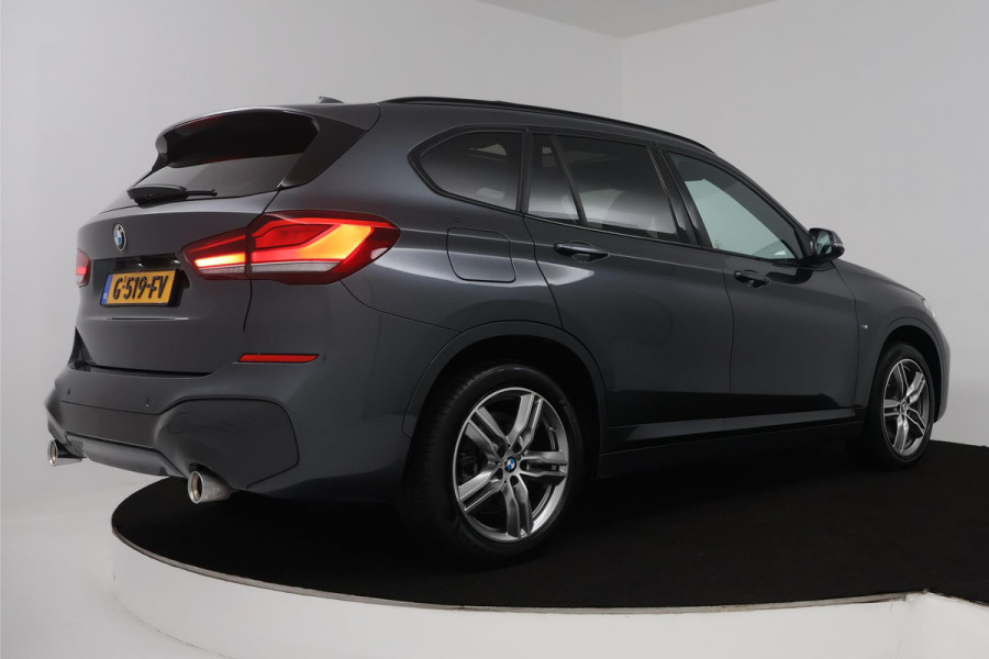 BMW X1 SDrive20i High Executive Edition (PANORAMADAK, STOELVERWARMING, HEAD-UP, CRUISE CONTROL, PARKEERSENSOREN, DEALER ONDERHOUD) BMW X1 SDrive20i High Executive Edition (PANORAMADAK, STOELVERWARMING, HEAD-UP, CRUISE CONTROL, PARKEERSENSOREN, DEALER ONDERHOUD)