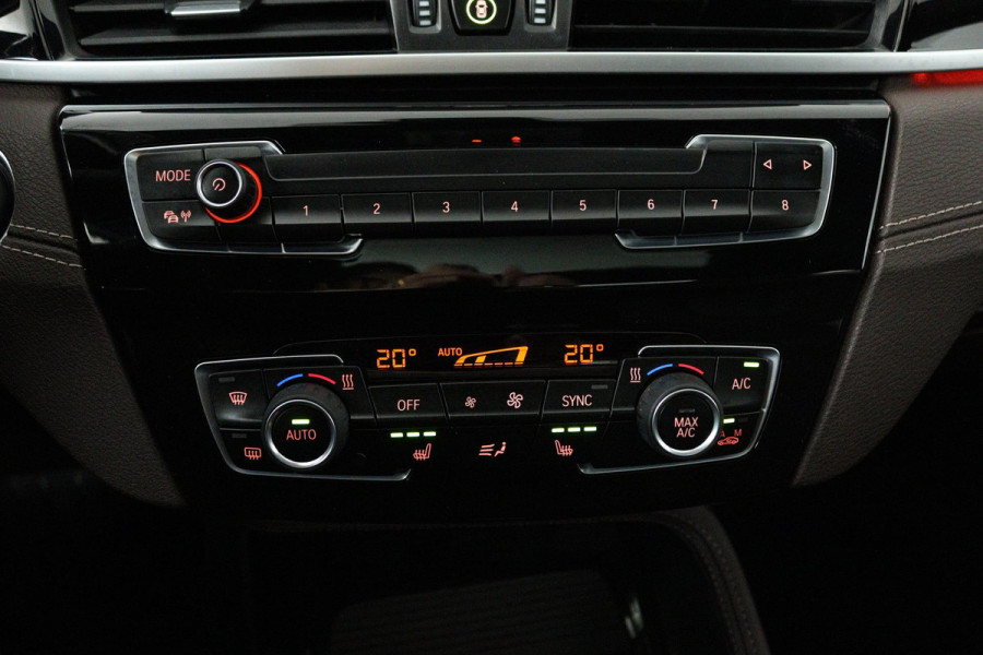 BMW X1 SDrive20i High Executive Edition (PANORAMADAK, STOELVERWARMING, HEAD-UP, CRUISE CONTROL, PARKEERSENSOREN, DEALER ONDERHOUD) BMW X1 SDrive20i High Executive Edition (PANORAMADAK, STOELVERWARMING, HEAD-UP, CRUISE CONTROL, PARKEERSENSOREN, DEALER ONDERHOUD)