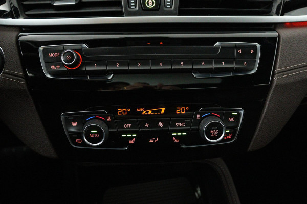 BMW X1 SDrive20i High Executive Edition (PANORAMADAK, STOELVERWARMING, HEAD-UP, CRUISE CONTROL, PARKEERSENSOREN, DEALER ONDERHOUD) BMW X1 SDrive20i High Executive Edition (PANORAMADAK, STOELVERWARMING, HEAD-UP, CRUISE CONTROL, PARKEERSENSOREN, DEALER ONDERHOUD)