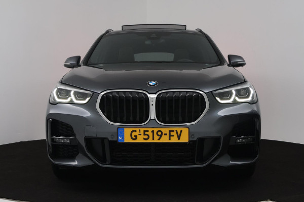 BMW X1 SDrive20i High Executive Edition (PANORAMADAK, STOELVERWARMING, HEAD-UP, CRUISE CONTROL, PARKEERSENSOREN, DEALER ONDERHOUD) BMW X1 SDrive20i High Executive Edition (PANORAMADAK, STOELVERWARMING, HEAD-UP, CRUISE CONTROL, PARKEERSENSOREN, DEALER ONDERHOUD)
