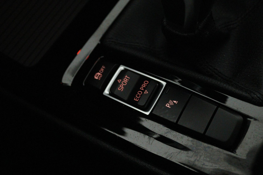 BMW X1 SDrive20i High Executive Edition (PANORAMADAK, STOELVERWARMING, HEAD-UP, CRUISE CONTROL, PARKEERSENSOREN, DEALER ONDERHOUD) BMW X1 SDrive20i High Executive Edition (PANORAMADAK, STOELVERWARMING, HEAD-UP, CRUISE CONTROL, PARKEERSENSOREN, DEALER ONDERHOUD)