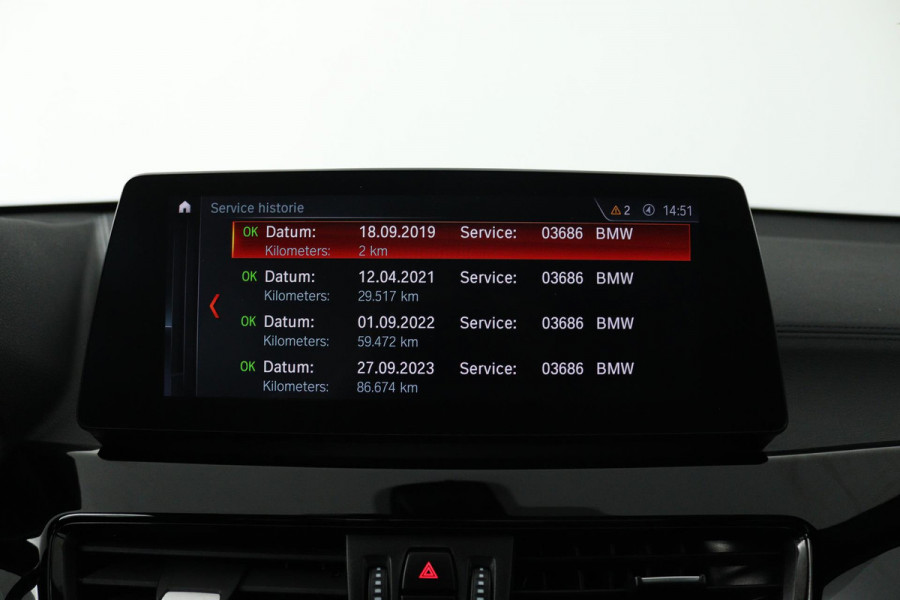 BMW X1 SDrive20i High Executive Edition (PANORAMADAK, STOELVERWARMING, HEAD-UP, CRUISE CONTROL, PARKEERSENSOREN, DEALER ONDERHOUD) BMW X1 SDrive20i High Executive Edition (PANORAMADAK, STOELVERWARMING, HEAD-UP, CRUISE CONTROL, PARKEERSENSOREN, DEALER ONDERHOUD)