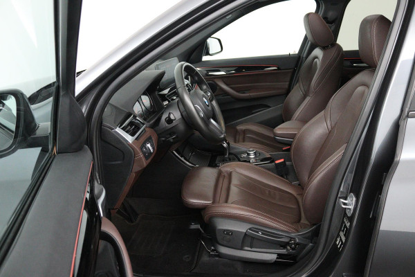 BMW X1 SDrive20i High Executive Edition (PANORAMADAK, STOELVERWARMING, HEAD-UP, CRUISE CONTROL, PARKEERSENSOREN, DEALER ONDERHOUD) BMW X1 SDrive20i High Executive Edition (PANORAMADAK, STOELVERWARMING, HEAD-UP, CRUISE CONTROL, PARKEERSENSOREN, DEALER ONDERHOUD)