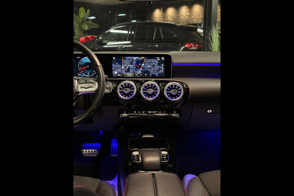Mercedes-Benz A-Klasse 200 AMG|PANO|SFEER|CAMERA Mercedes-Benz A-Klasse 200 AMG|PANO|SFEER|CAMERA