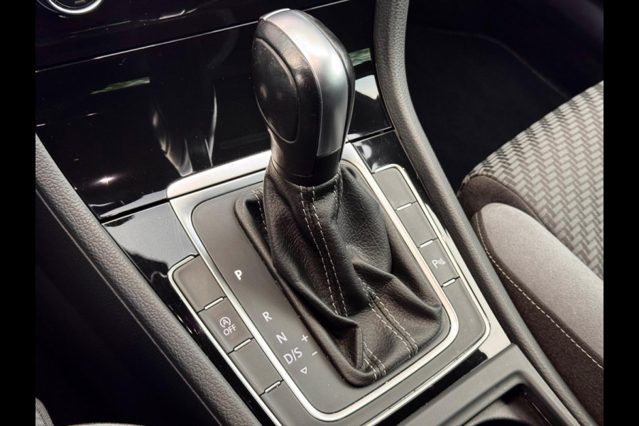 Volkswagen Golf 1.5 TSI 3xR-Line Virtual/AppleCarPlay/Xenon