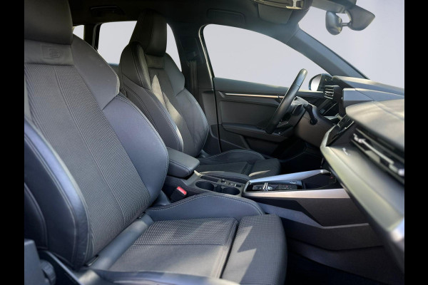 Audi A3 Sportback 30 TFSI S edition, 2 X S-LINE, 1e eigenaar, 1/2 lederen sportinterieur, NL auto met nationale auto pas Audi A3 Sportback 30 TFSI S edition, 2 X S-LINE, 1e eigenaar, 1/2 lederen sportinterieur, NL auto met nationale auto pas