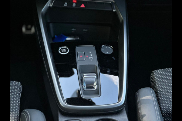 Audi A3 Sportback 30 TFSI S edition, 2 X S-LINE, 1e eigenaar, 1/2 lederen sportinterieur, NL auto met nationale auto pas Audi A3 Sportback 30 TFSI S edition, 2 X S-LINE, 1e eigenaar, 1/2 lederen sportinterieur, NL auto met nationale auto pas