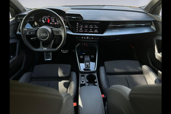 Audi A3 Sportback 30 TFSI S edition, 2 X S-LINE, 1e eigenaar, 1/2 lederen sportinterieur, NL auto met nationale auto pas Audi A3 Sportback 30 TFSI S edition, 2 X S-LINE, 1e eigenaar, 1/2 lederen sportinterieur, NL auto met nationale auto pas