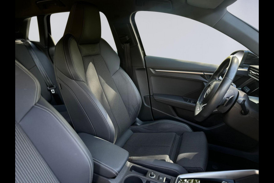 Audi A3 Sportback 30 TFSI S edition, 2 X S-LINE, 1e eigenaar, 1/2 lederen sportinterieur, NL auto met nationale auto pas Audi A3 Sportback 30 TFSI S edition, 2 X S-LINE, 1e eigenaar, 1/2 lederen sportinterieur, NL auto met nationale auto pas