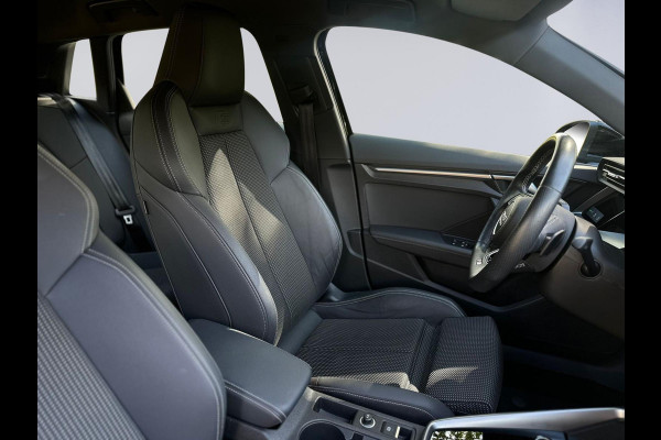 Audi A3 Sportback 30 TFSI S edition, 2 X S-LINE, 1e eigenaar, 1/2 lederen sportinterieur, NL auto met nationale auto pas Audi A3 Sportback 30 TFSI S edition, 2 X S-LINE, 1e eigenaar, 1/2 lederen sportinterieur, NL auto met nationale auto pas