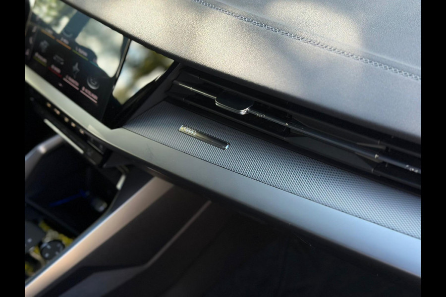 Audi A3 Sportback 30 TFSI S edition, 2 X S-LINE, 1e eigenaar, 1/2 lederen sportinterieur, NL auto met nationale auto pas Audi A3 Sportback 30 TFSI S edition, 2 X S-LINE, 1e eigenaar, 1/2 lederen sportinterieur, NL auto met nationale auto pas