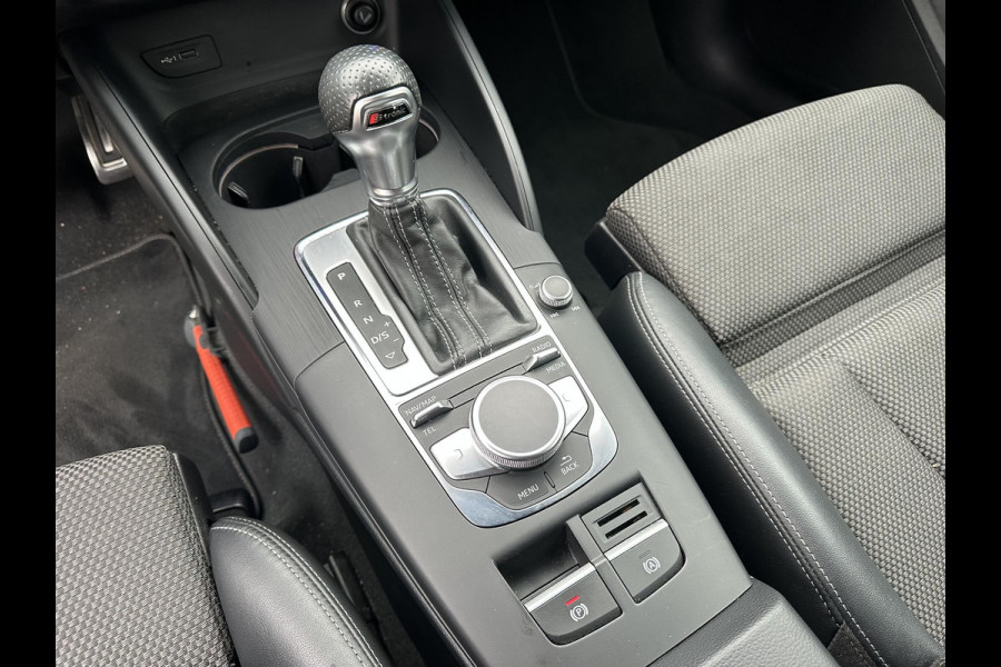 Audi A3 Sportback 30 TFSI S-Tronic 3xS-Line Sport S Line Edition VirtualDash|CarPlay|Stoelverwarming Audi A3 Sportback 30 TFSI S-Tronic 3xS-Line Sport S Line Edition VirtualDash|CarPlay|Stoelverwarming