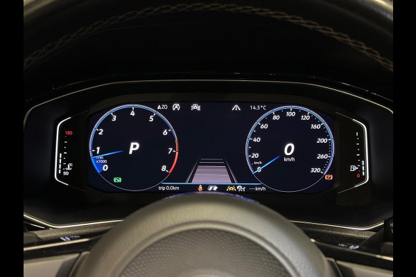 Volkswagen T-Roc 2.0 TSI 4Motion R|PANO|AKRA|FULL OPTIONS Volkswagen T-Roc 2.0 TSI 4Motion R|PANO|AKRA|FULL OPTIONS