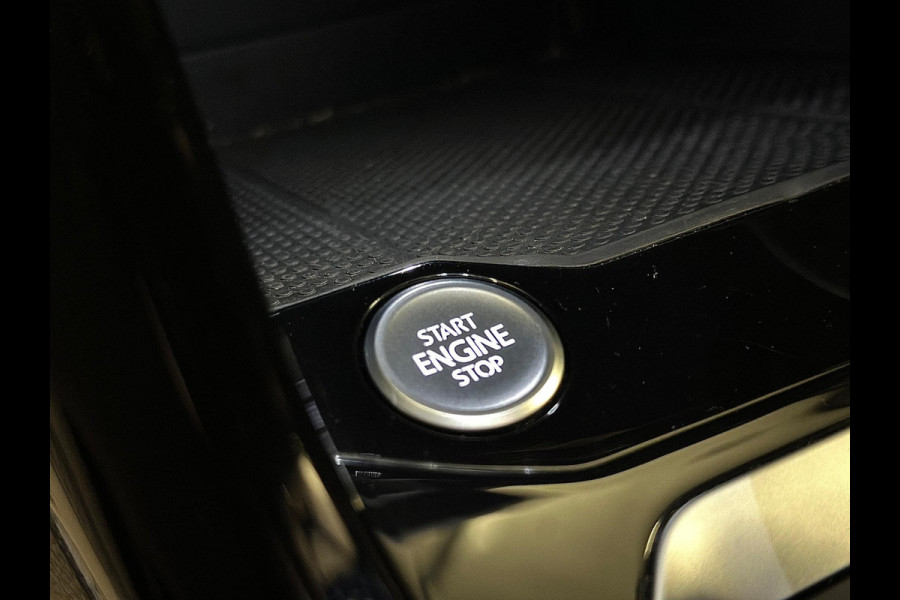 Volkswagen T-Roc 2.0 TSI 4Motion R|PANO|AKRA|FULL OPTIONS Volkswagen T-Roc 2.0 TSI 4Motion R|PANO|AKRA|FULL OPTIONS