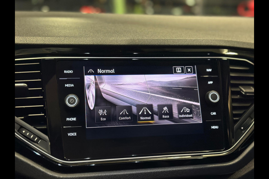 Volkswagen T-Roc 2.0 TSI 4Motion R|PANO|AKRA|FULL OPTIONS Volkswagen T-Roc 2.0 TSI 4Motion R|PANO|AKRA|FULL OPTIONS