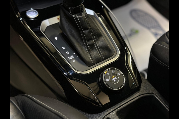 Volkswagen T-Roc 2.0 TSI 4Motion R|PANO|AKRA|FULL OPTIONS Volkswagen T-Roc 2.0 TSI 4Motion R|PANO|AKRA|FULL OPTIONS