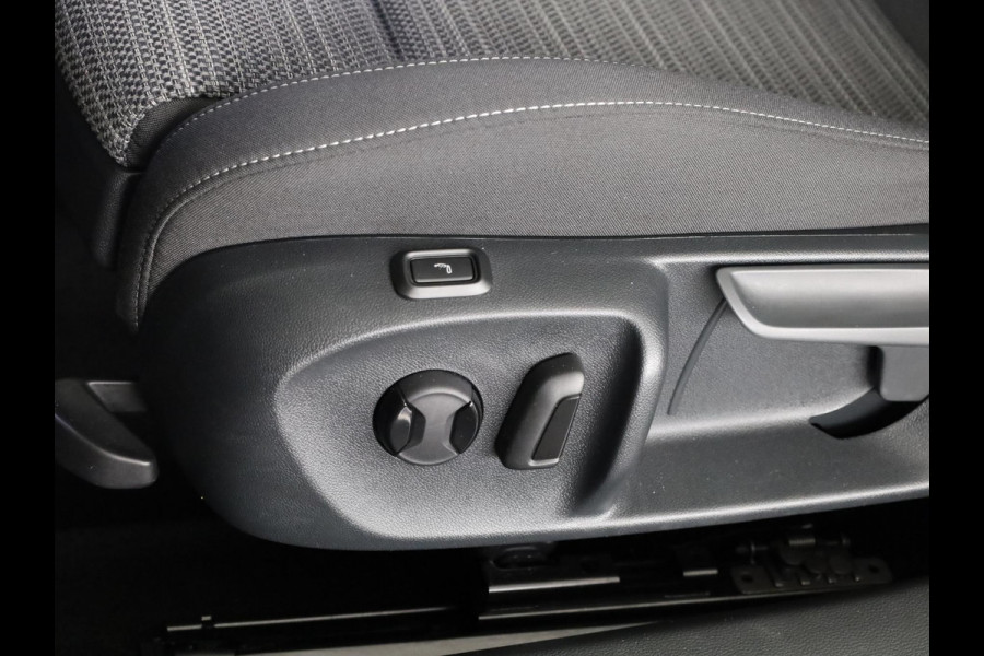 Škoda Superb Combi 1.5 TSI PHEV Business Edition 204 PK PHEV | Verlengde garantie | Panorama dak | Trekhaak | 18" Lm velgen |