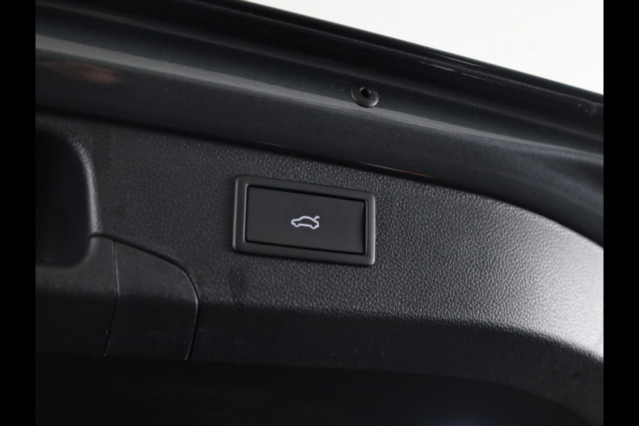 Škoda Superb Combi 1.5 TSI PHEV Business Edition 204 PK PHEV | Verlengde garantie | Panorama dak | Trekhaak | 18" Lm velgen |