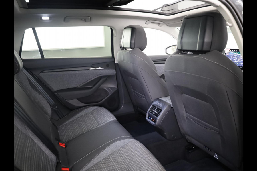 Škoda Superb Combi 1.5 TSI PHEV Business Edition 204 PK PHEV | Verlengde garantie | Panorama dak | Trekhaak | 18" Lm velgen |