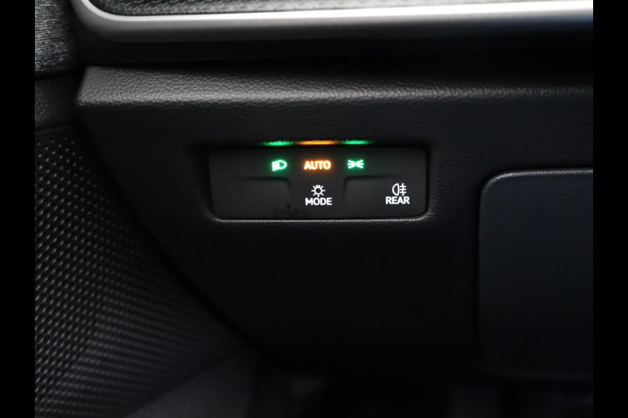 Škoda Superb Combi 1.5 TSI PHEV Business Edition 204 PK PHEV | Verlengde garantie | Panorama dak | Trekhaak | 18" Lm velgen |